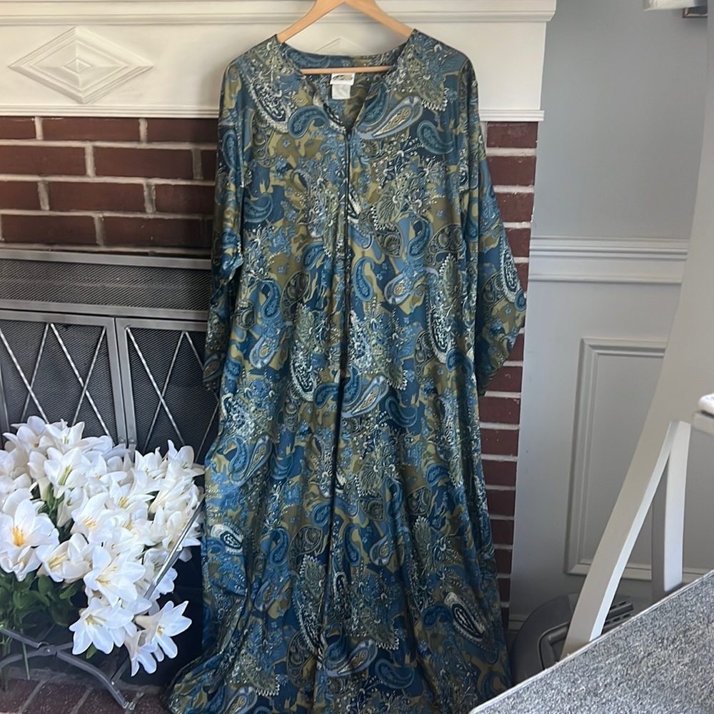 Collections ETC Paisley Robe